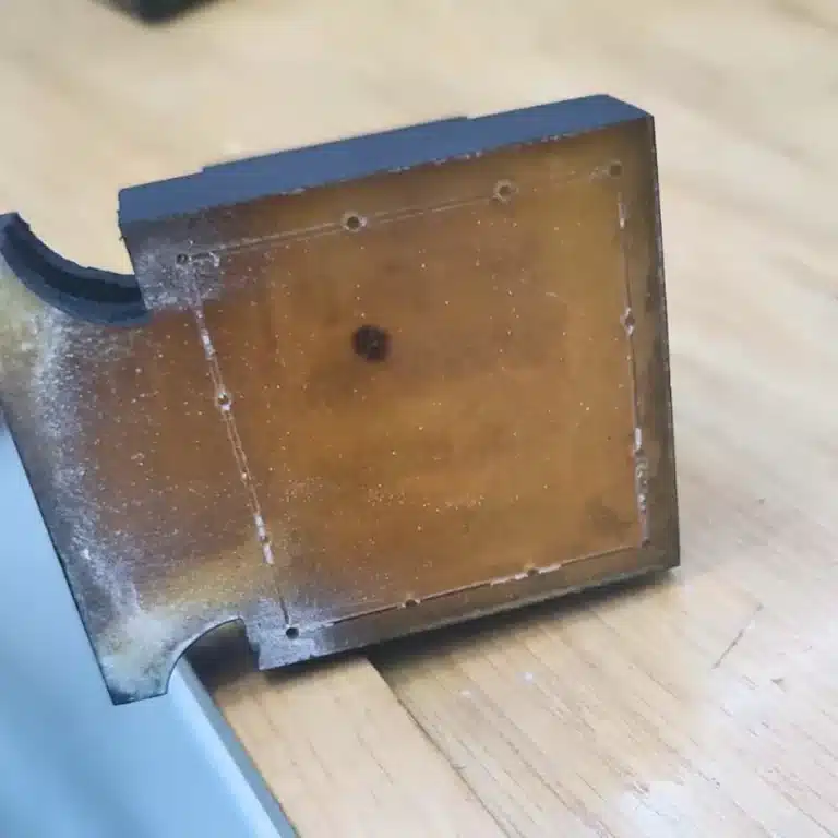 התפילין שימושא רבה מאחור