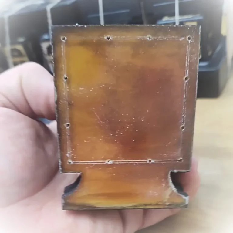 הצד האחורי של התפילין