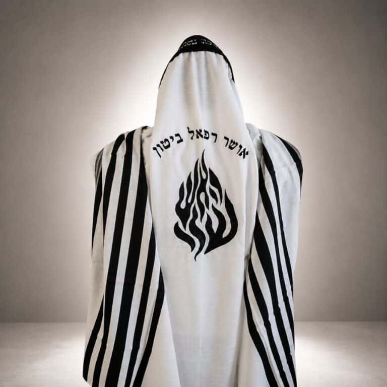 tallit-haesh-sheli-black-diamond-front